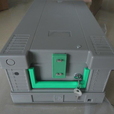 Η κασέτα νομίσματος NCR 58XX S1 μερών μηχανών του ATM με το μέταλλο κλειδώνει 445-0728451