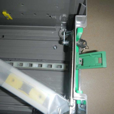 Η κασέτα νομίσματος NCR 58XX S1 μερών μηχανών του ATM με το μέταλλο κλειδώνει 445-0728451